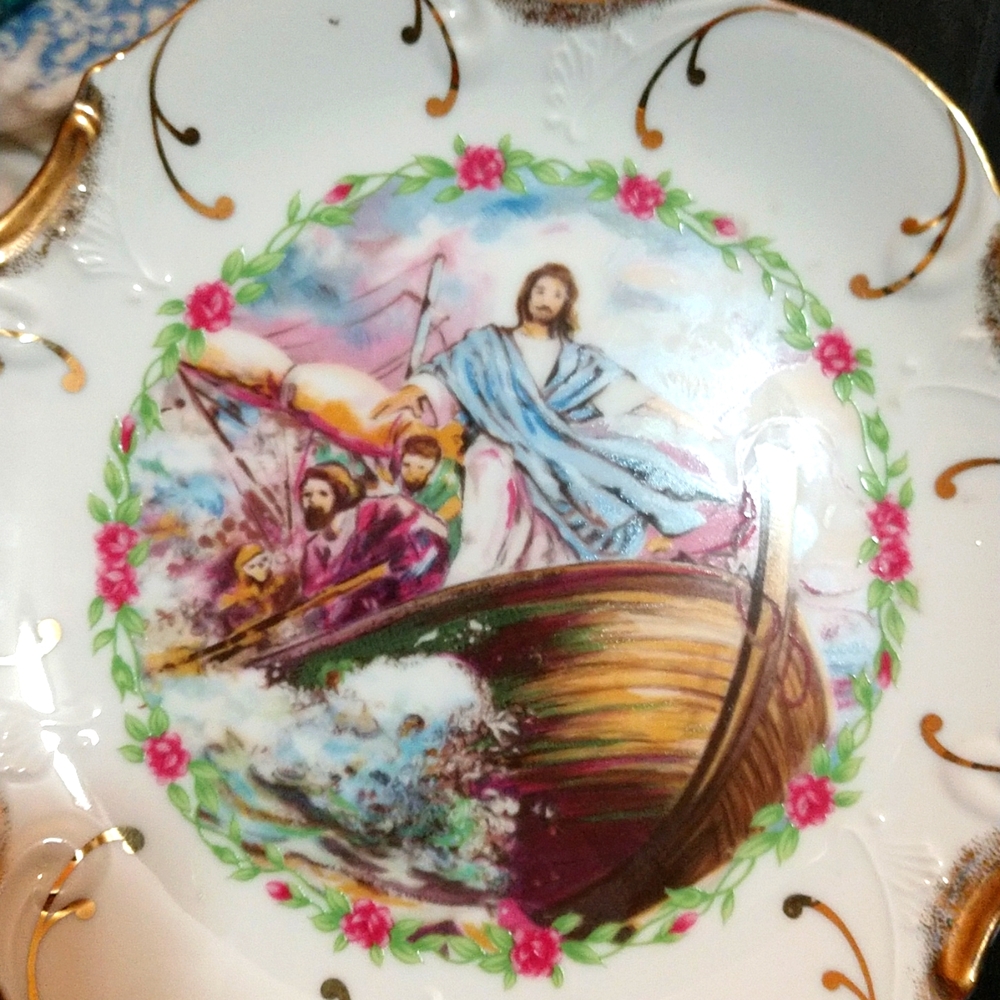♥️VTG. Decorative 22K Gold Gild Scalloped Hand Painted Religious Porcelain Plate